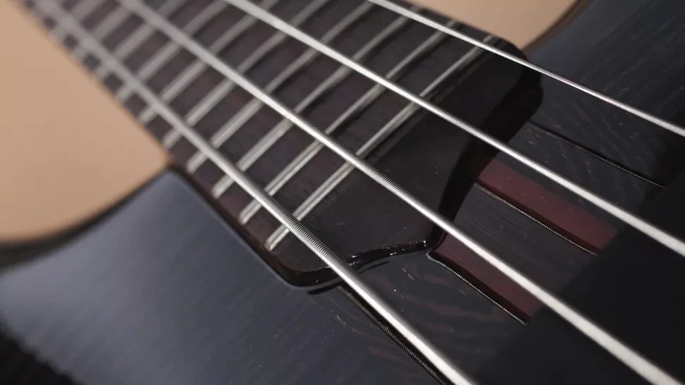 vat-lieu-lam-day-dan-guitar