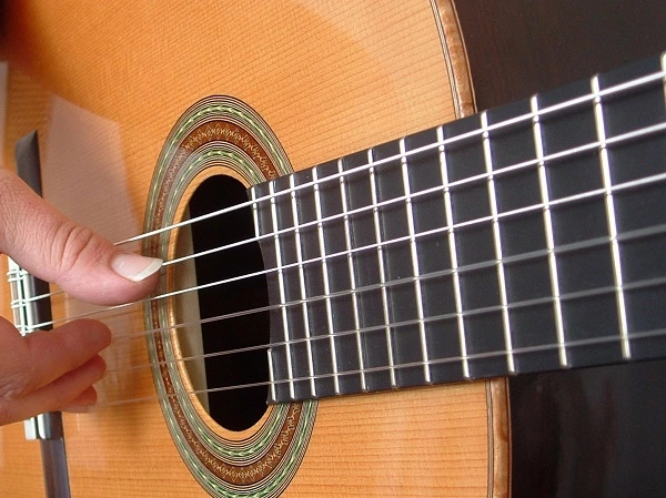 cach-doc-hop-am-guitar
