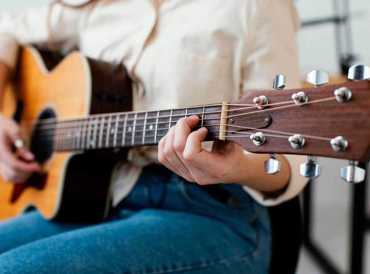 cach-solo-guitar-theo-hop-am