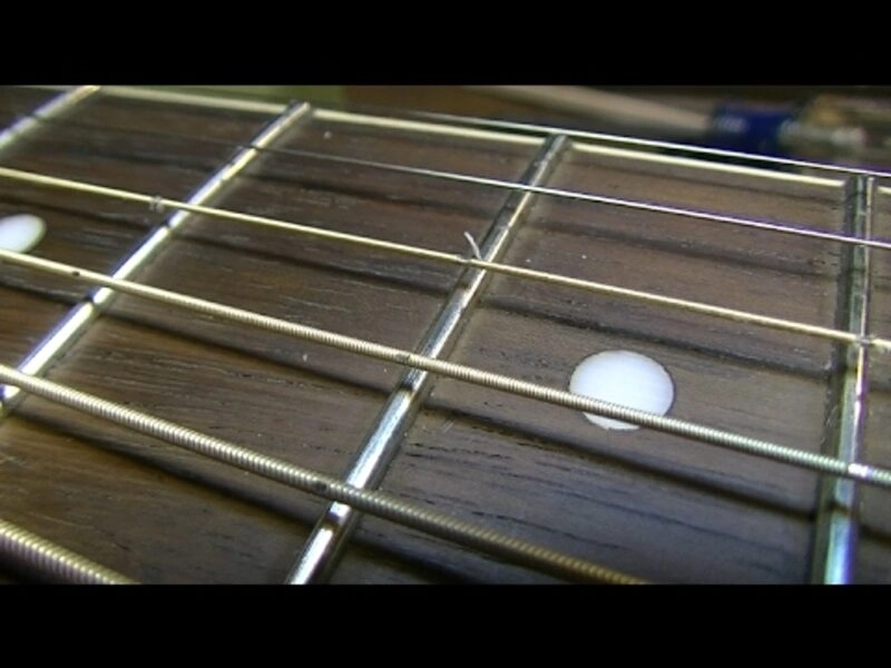 chọn dây đàn guitar không đau tay