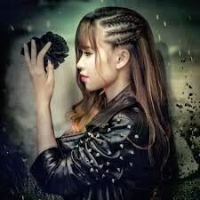 Là con gái thật tuyệt​​ –  Khởi My | Lời bài hát, hợp âm, MV